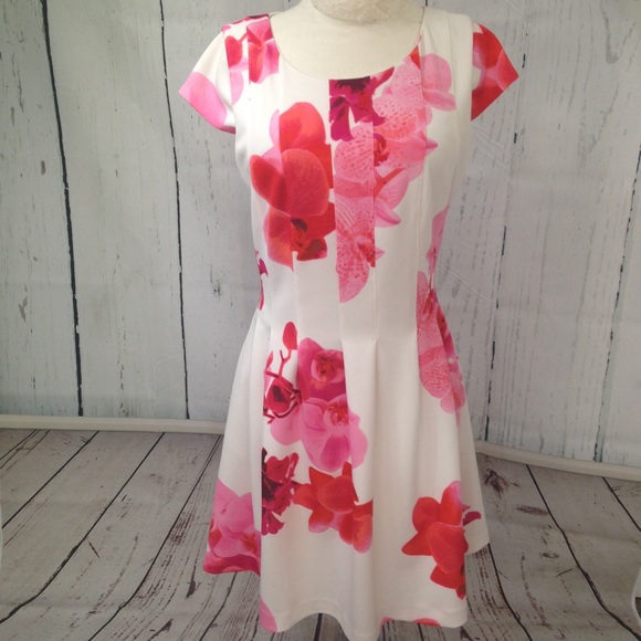 Calvin Klein Dresses & Skirts - Calvin Klein Floral Dress